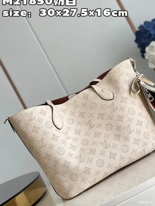WIS VUITTON MM BLOSSOM LOUIS 0501